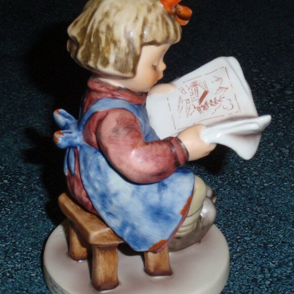 Goebel Hummel Figurine "What's New?" #418 TMK6 With Box - Girl Reading Newspaper - Picture 9 of 11